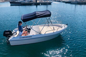 Unlicensed Boat Rental for the Sea