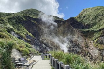 Beitou Hot Springs and Yangmingshan Scenic Day Tour | Taipei