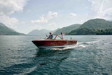 Private Tour by Vintage Wooden Speedboat on Lake Como 