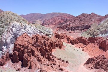 Exploration of the Rainbow Valley and Petroglyphs of Yerbas Buenas