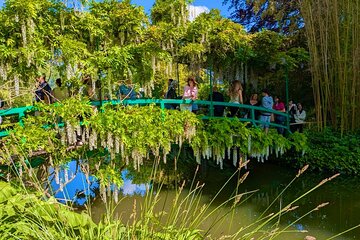 Giverny Garden&Versailles Private Tour from Paris