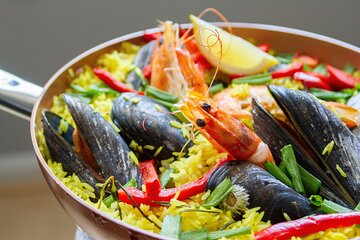Spanish Cooking Class in Barcelona With Paella & Cake