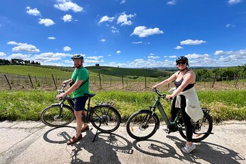E-Bike Tuscany tour: Scenic Ride, Gourmet Lunch & Wine Experience