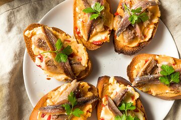 Tapas and Wine Pairing Class in Tarragona