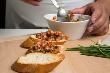 Spanish Tapas Cooking Class in Madrid With Wine
