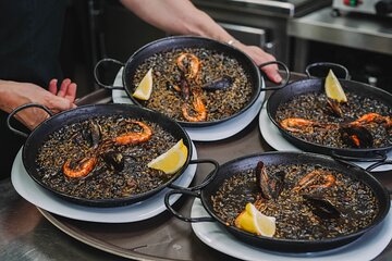 Spanish Tapas and Paella Class in Madrid With Drinks
