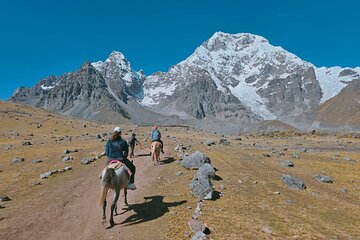 Horseback riding to Ausangate and the 7 lakes Full day Tour