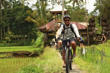 Downhill Cycling Ubud with Volcano,Rice Terraces,Jungle and Meals