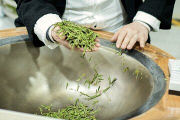 UNESCO Listed Tea Hand Frying and Tasting Workshop in Hangzhou
