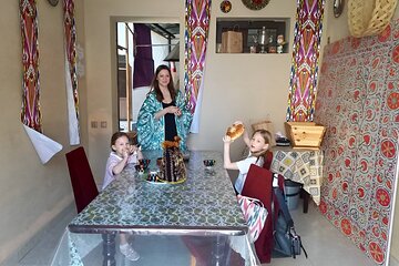 Tashkent Bake Uzbek Bread, Chorsu Bazaar and Museum Visit
