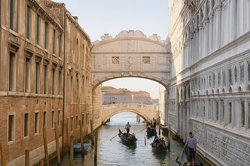 Doge's Palace, Basilica, St. Mark Square, gondola-PRIVATE tours 