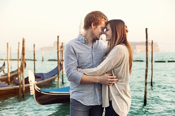 Romantic Photoshoot in Magical Venice