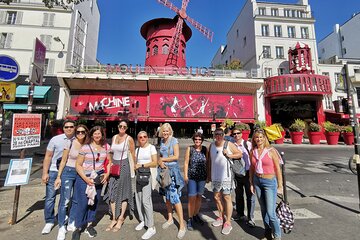 Montmartre's Artistic Soul: Charming Village Walking Tour
