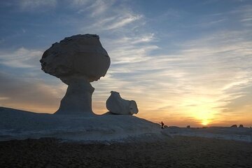 Overnight Tour: Bahariya Oasis Black and White Desert from Cairo