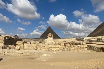 Around Sphinx and Pyramids with private tour guide