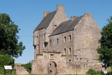 Half Day Tour to Midhope Castle and Linlithgow Palace