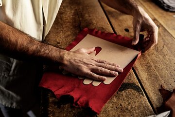 Tour Naples: Journey into the historical Neapolitan glove factory