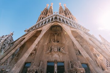 Half-Day Guided Tour of Montserrat & Sagrada Familia
