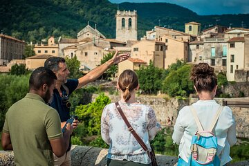 Private Three Medieval Villages Day Tour from Barcelona