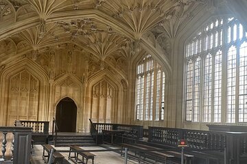 Oxford: Town and Gown Tour with Divinity School Entry Ticket
