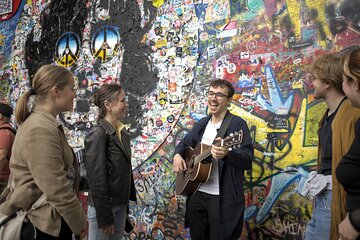 Prague Music Tour with a tour guide playing the guitar