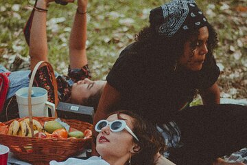 Greek Inspired Picnic with the Girls 