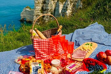 Etretat & Monet Gardens Private Tour from Paris + Picnic