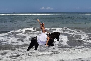 Bali Horse Riding Through Saba Beach and Local Temple