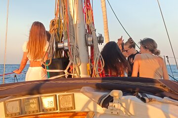 Sunset Sailing Tour in Barcelona