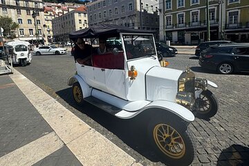 1 hour Tuk Tuk Panoramic Tour through Lisbon Miradours