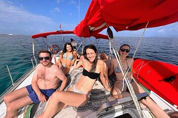Private sailing tour with aperitif in Barcelona 