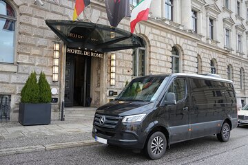 Berlin 4-Hour Private Bus Tour Including Chauffeur and Guide 
