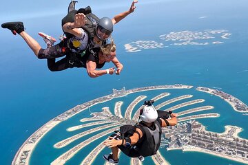 Skydive Dubai: Tandem Skydiving at the Palm Drop Zone