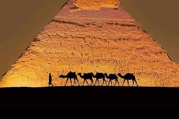 Private tour to Giza pyramids, Egyptian Museum and Bazaar 