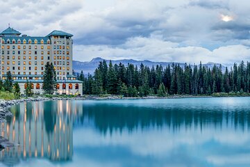 Luxury Private tour to Moraine and Lake Louise from canmore/Banff