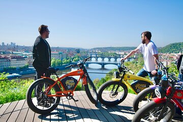 E-BIKE TOUR: 10 Must-See Landmarks & Viewpoints in Prague 1-8per.