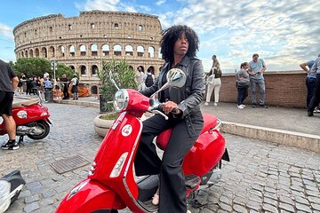 Vespa Tour with Photoshoot in Rome