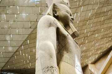 Luxury Tour to Giza Pyramids and Grand Egyptian Museum 
