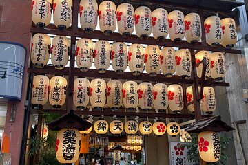 Nishiki Market Street Food and Sake Tour in Kyoto