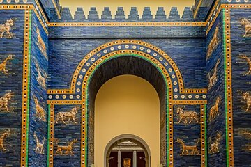 Historic Berlin Guided Walking Tour with Museum Island Pass