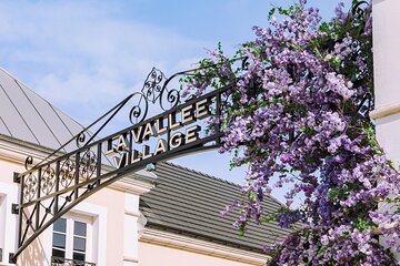 Private Tour to La Vallée Village Outlet in a Private Car