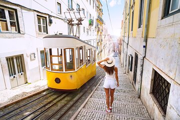 Private transfer from Seville to Lisbon, 2 hours for sightseeing