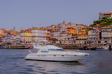 Porto: Luxury yacht cruise with wine and snack tasting