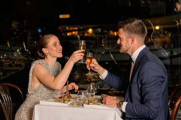 Paris 3-Courses Gourmet Dinner Seine River Cruise with Champagne
