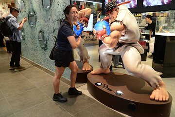Food and Hidden Gems Tour in Shimbashi with a Private Local Guide
