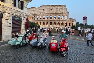 Rome Private Tour in a Vintage Vespa Sidecar Style for 90 Minutes