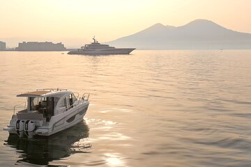 Boat tour from Mergellina to Ischia one day between sea and history