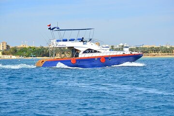 Private 8-Hour Boat Charter with Lunch & Transportation –Hurghada