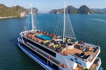 TOP Halong Bay 5-Star Day Cruise with Limousine & Buffet Lunch