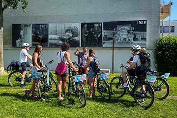 Berlin: Guided Bike tour of the Berlin Wall and Third Reich